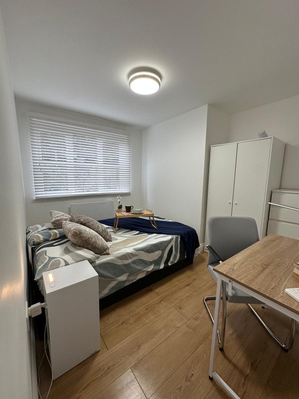 Room East India Way in Greater London