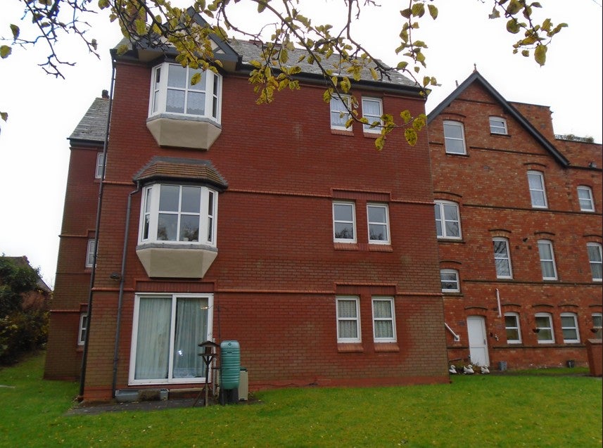 Flat Wentworth Road in Birmingham