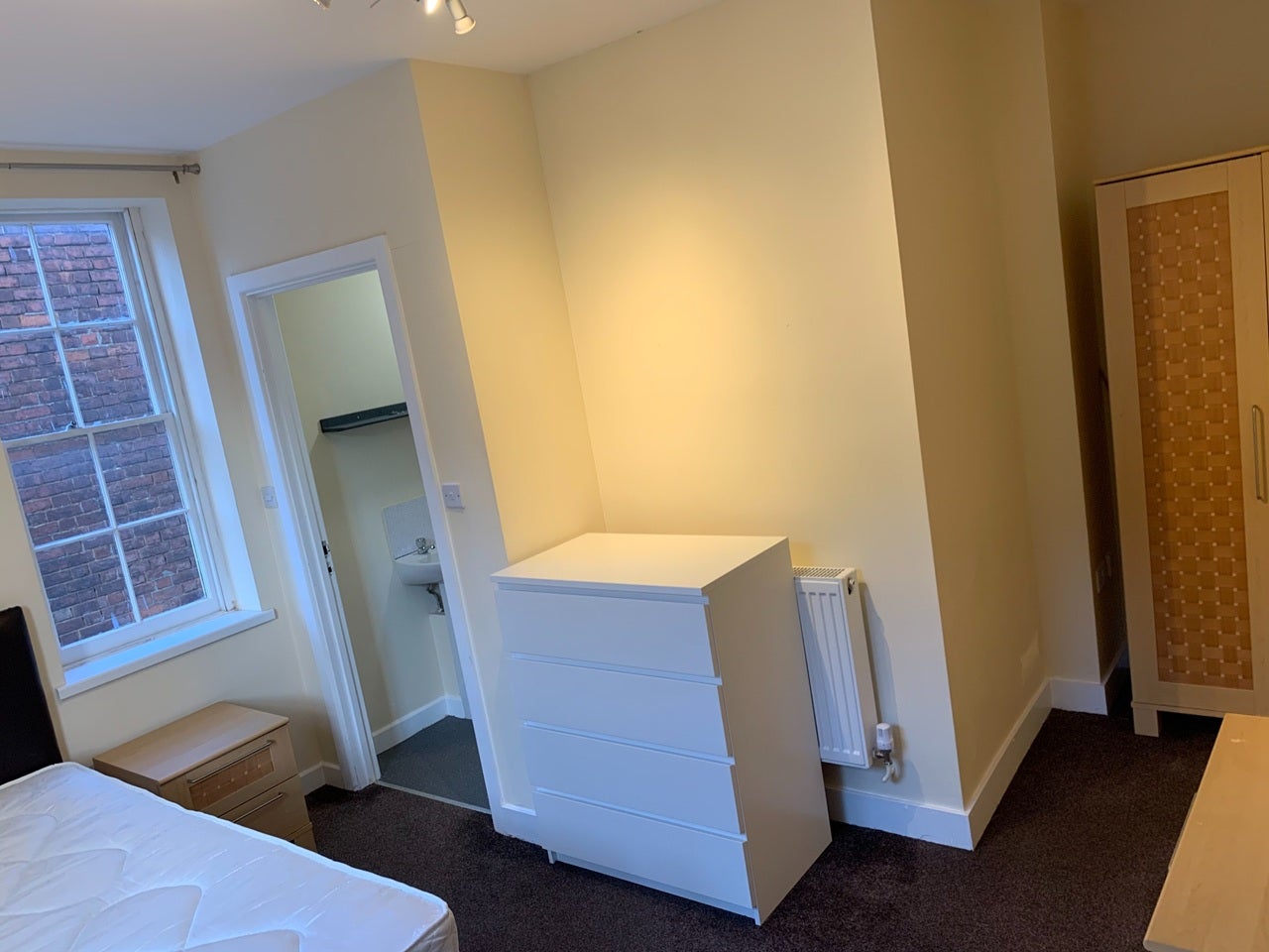 Room Jennings Walk in Gloucester