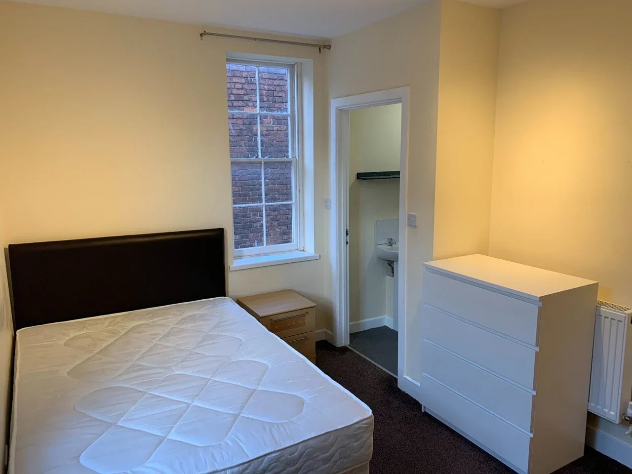 Room Jennings Walk in Gloucester