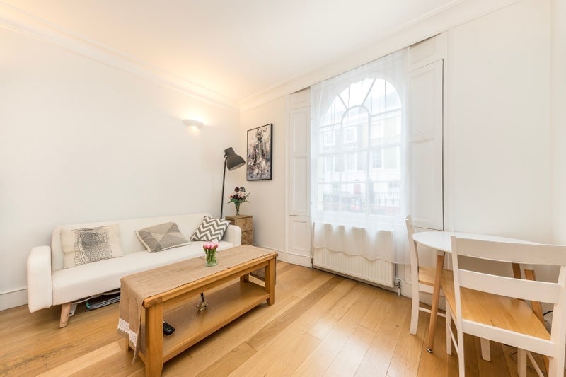 Flat Danbury Street in Greater London