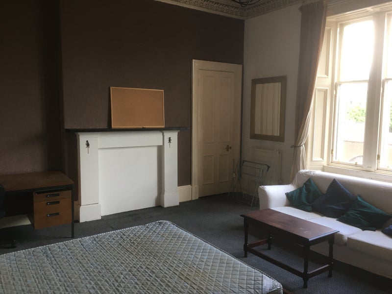 Room Dowanside Lane in Glasgow