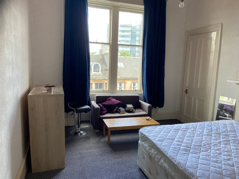 Room Dowanside Lane in Glasgow