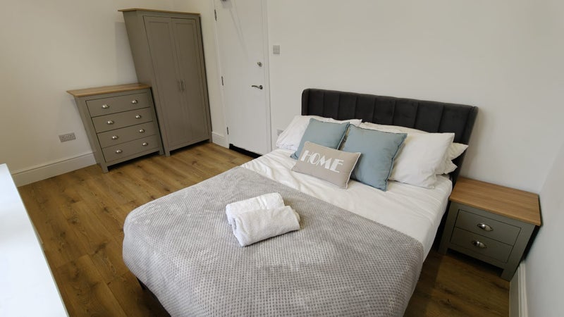 Room Amies Street in Greater London