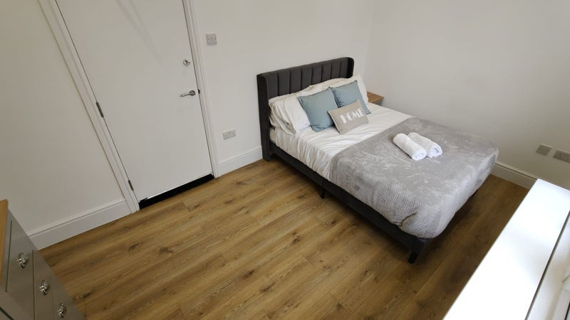 Room Amies Street in Greater London