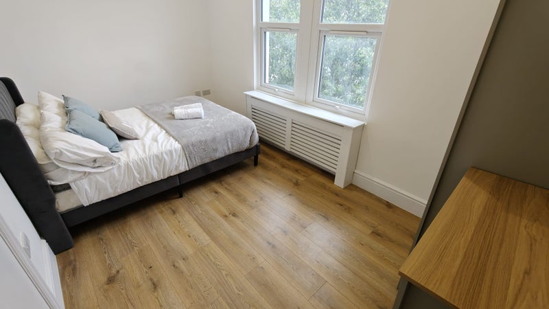 Room Amies Street in Greater London