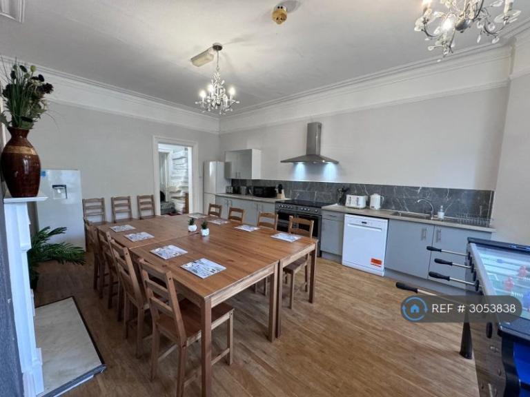 Room Knole Road in Bournemouth