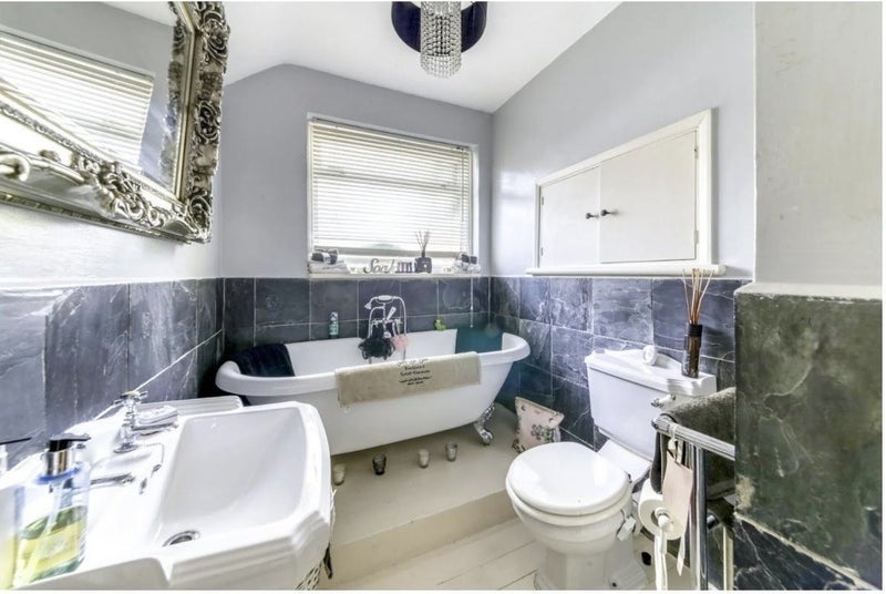 Room Bromley Road in Greater London