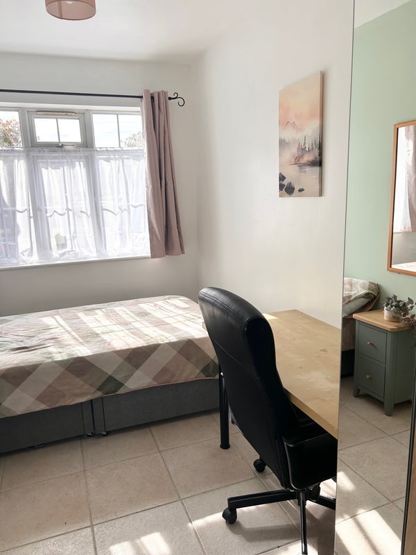 Room Charter Avenue in Coventry