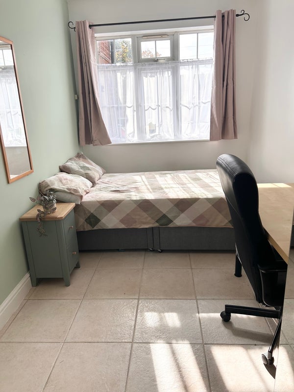 Room Charter Avenue in Coventry