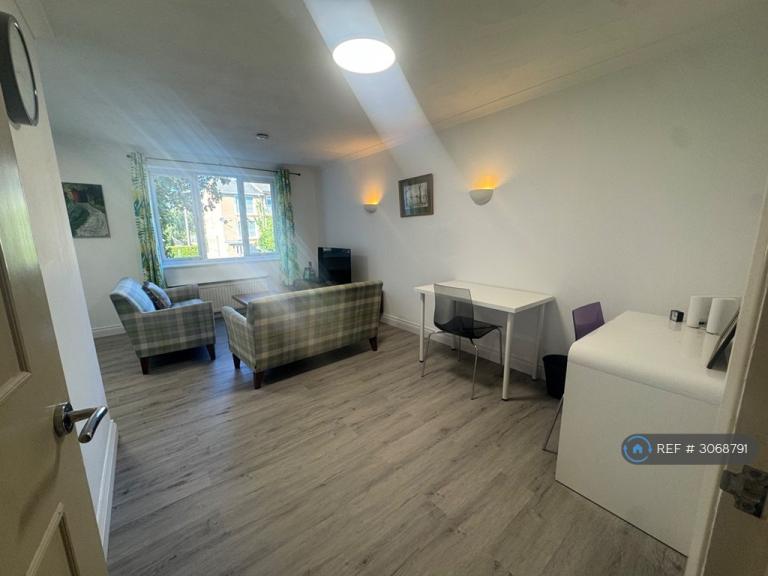 Flat Avery Court in Oxford