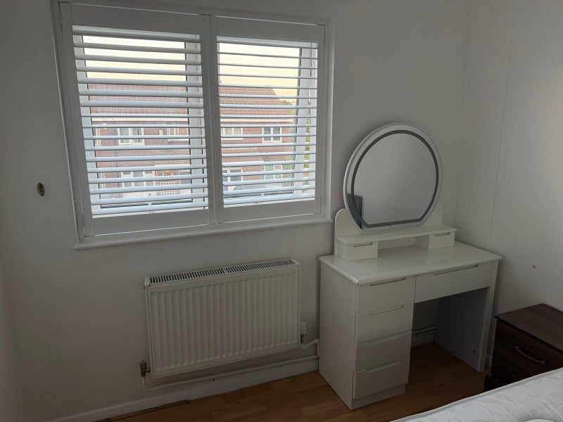 Room Holmshaw Close in Greater London
