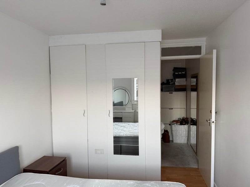 Room Holmshaw Close in Greater London