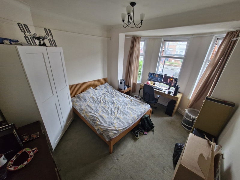 Room Russell Avenue in Greater London