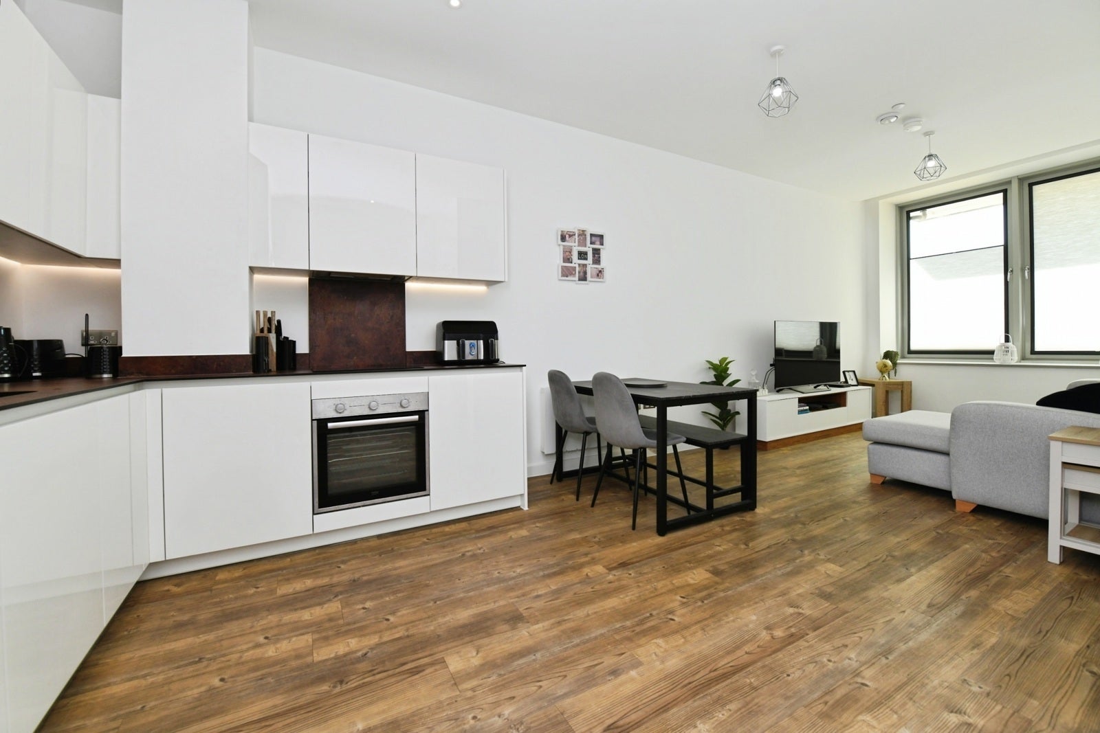 Flat Clive Road in Brentwood