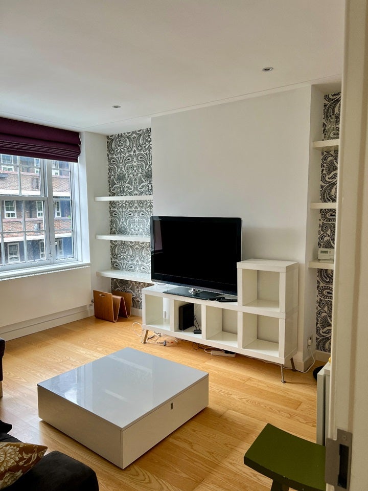 Flat Coral Street in Greater London