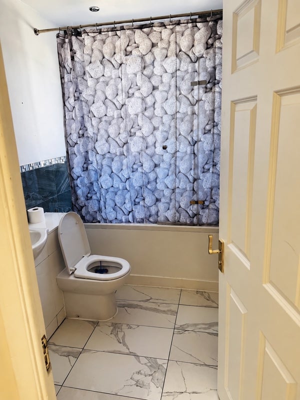 Room Ringwood Avenue in Greater London