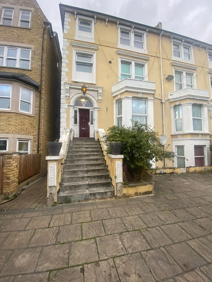 Flat Croydon Road in Greater London