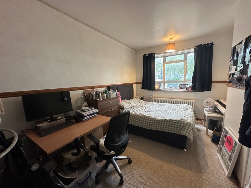 Room Churchill Gardens Road in City of Westminster