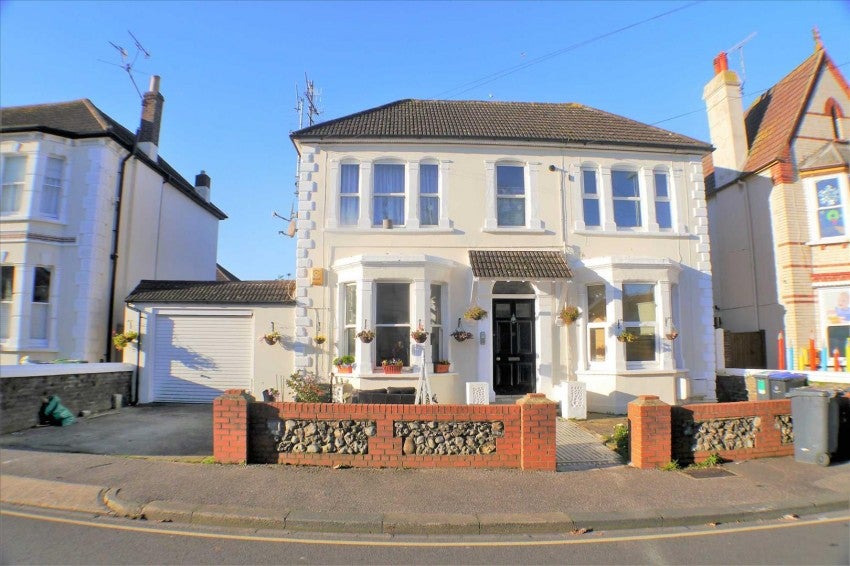 Flat Christchurch Road in Worthing