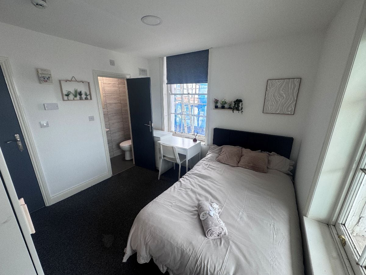 Room Bradford Street in Walsall