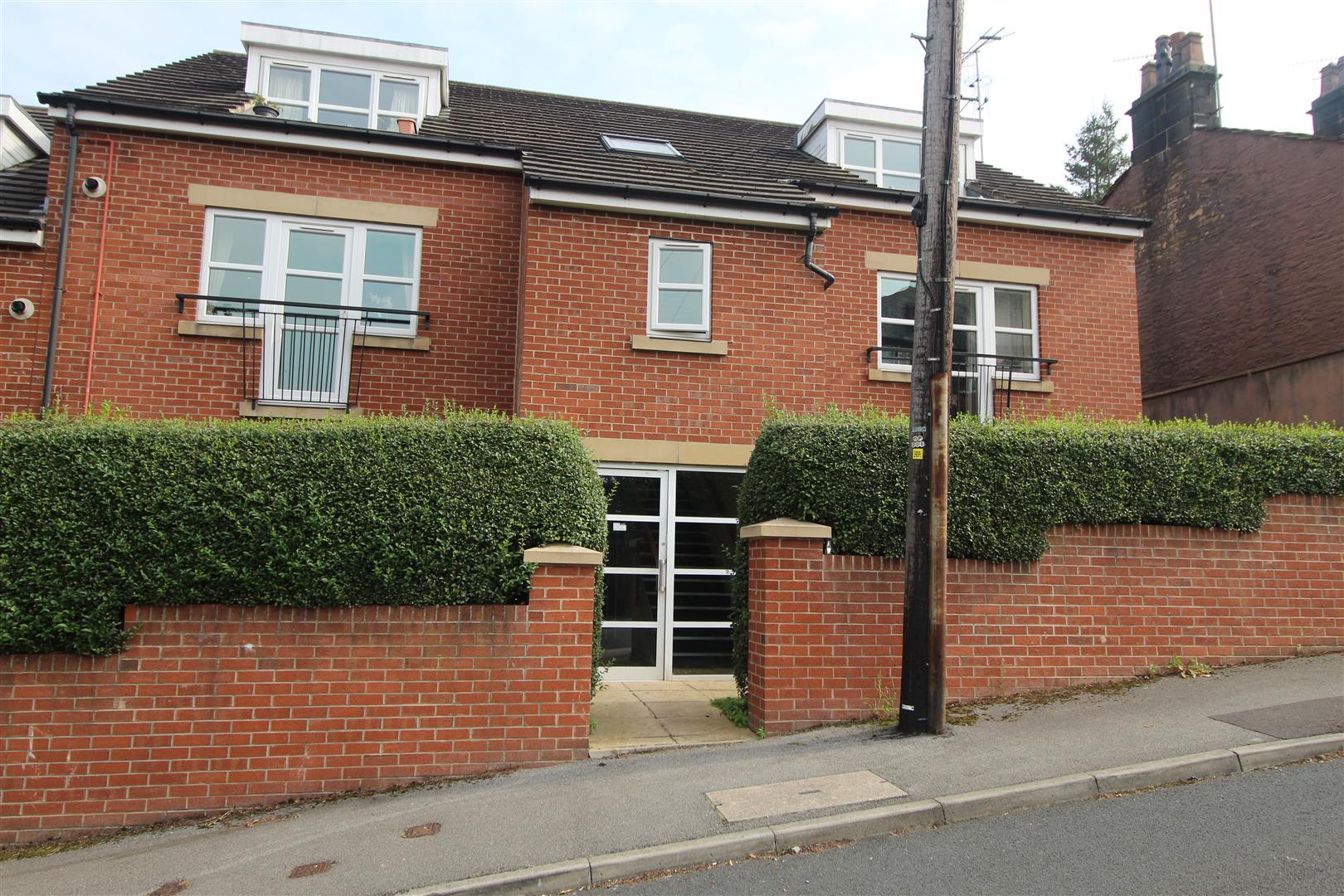 Flat Vicarage Mews in Leeds
