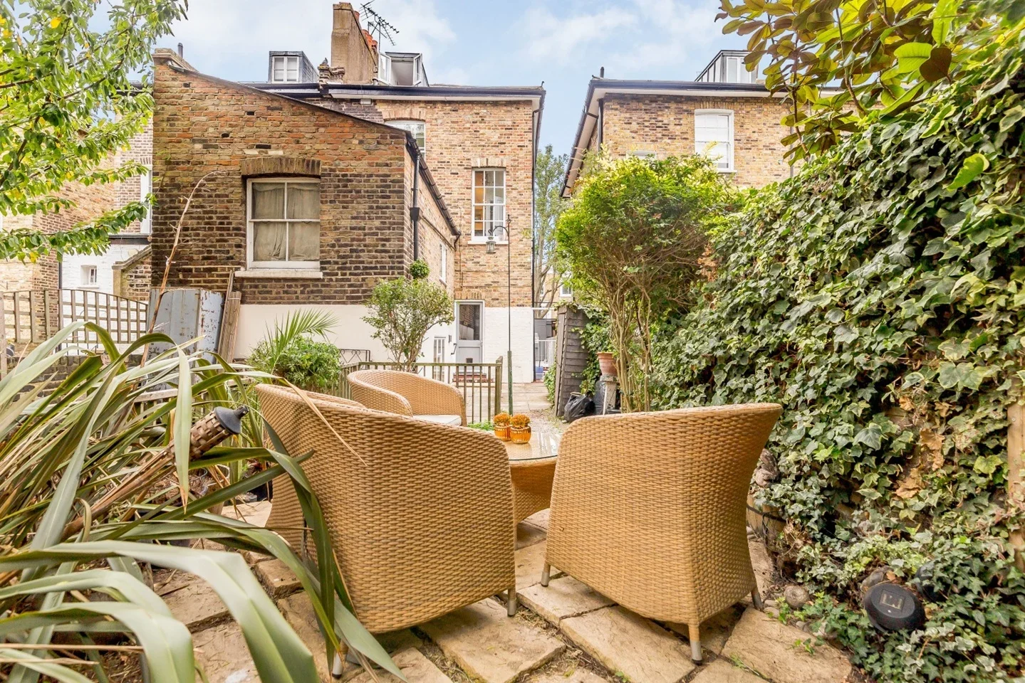 Flat Ecclesbourne Road in Greater London