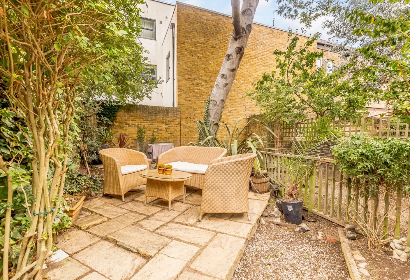 Flat Ecclesbourne Road in Greater London