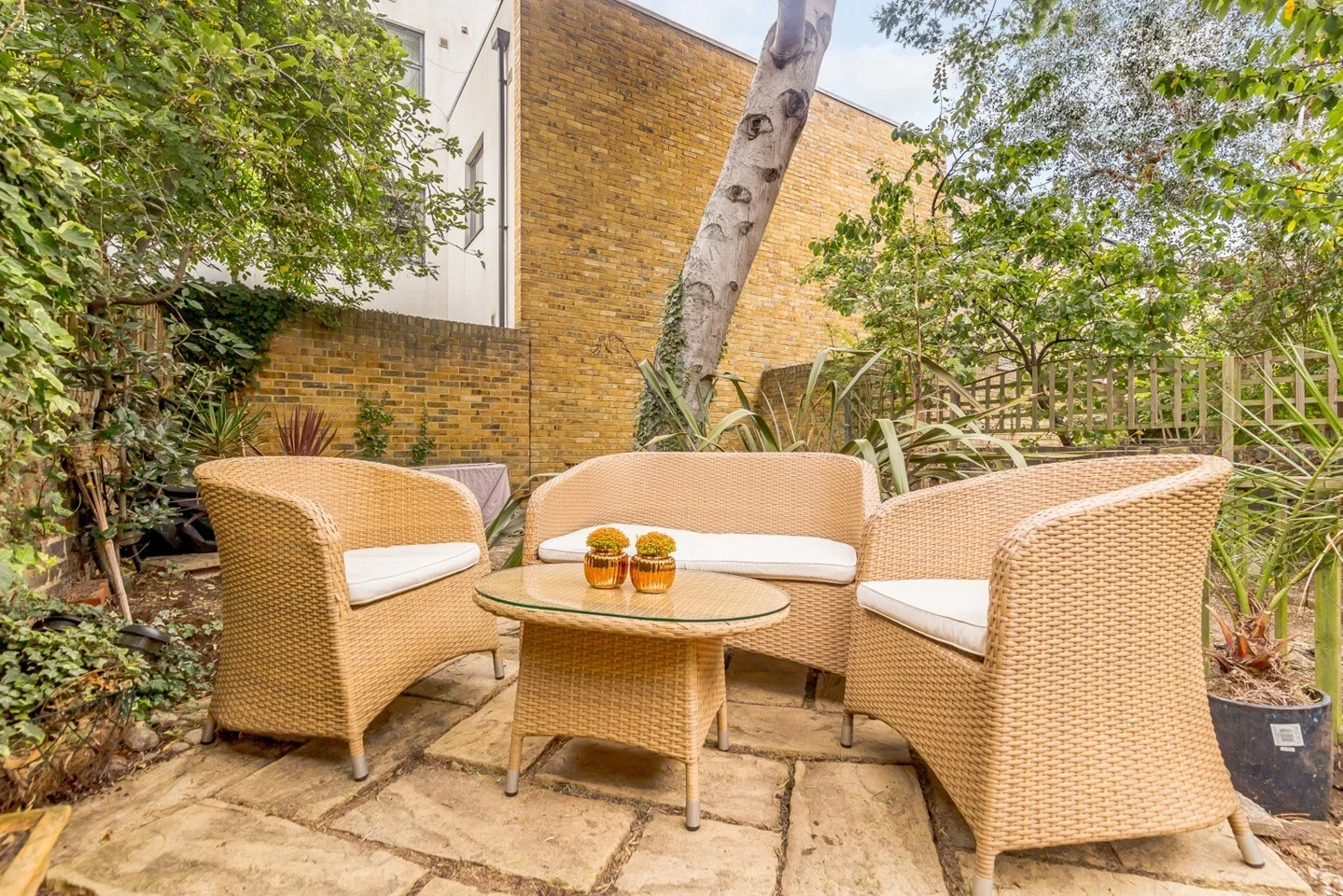 Flat Ecclesbourne Road in Greater London