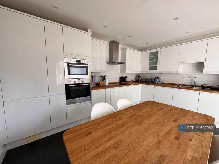 House Richmond Mews in Greater London