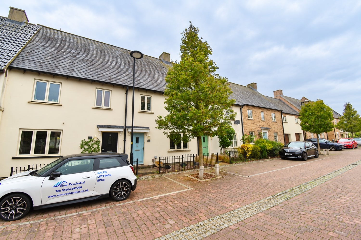 House Lacing Lane in Upton