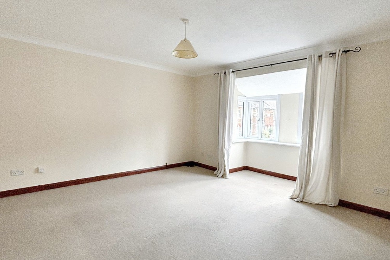 Flat Hythe Road in Ashford