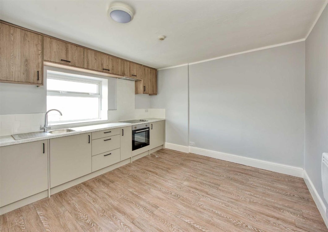 Flat Penn Road in Wolverhampton
