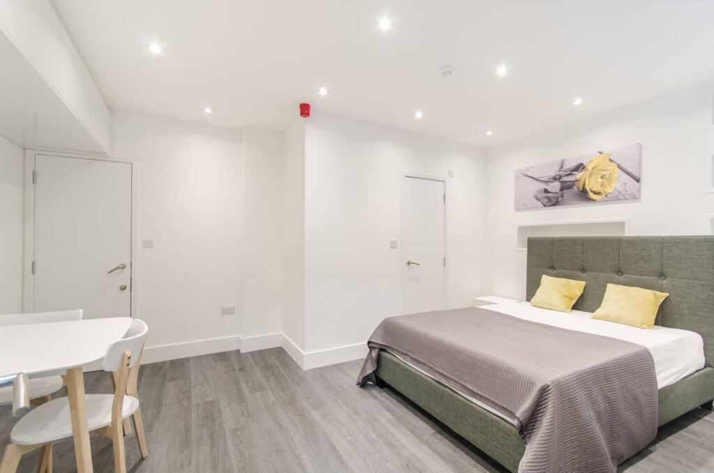 Flat Finborough Road in Greater London