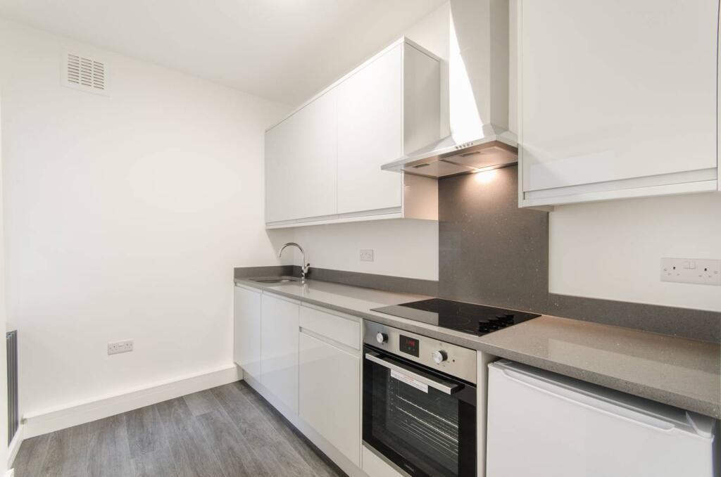 Flat Finborough Road in Greater London