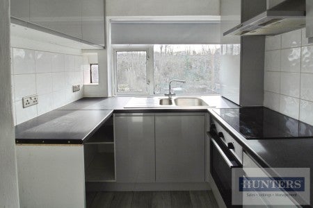 Flat Eversley Avenue in Greater London
