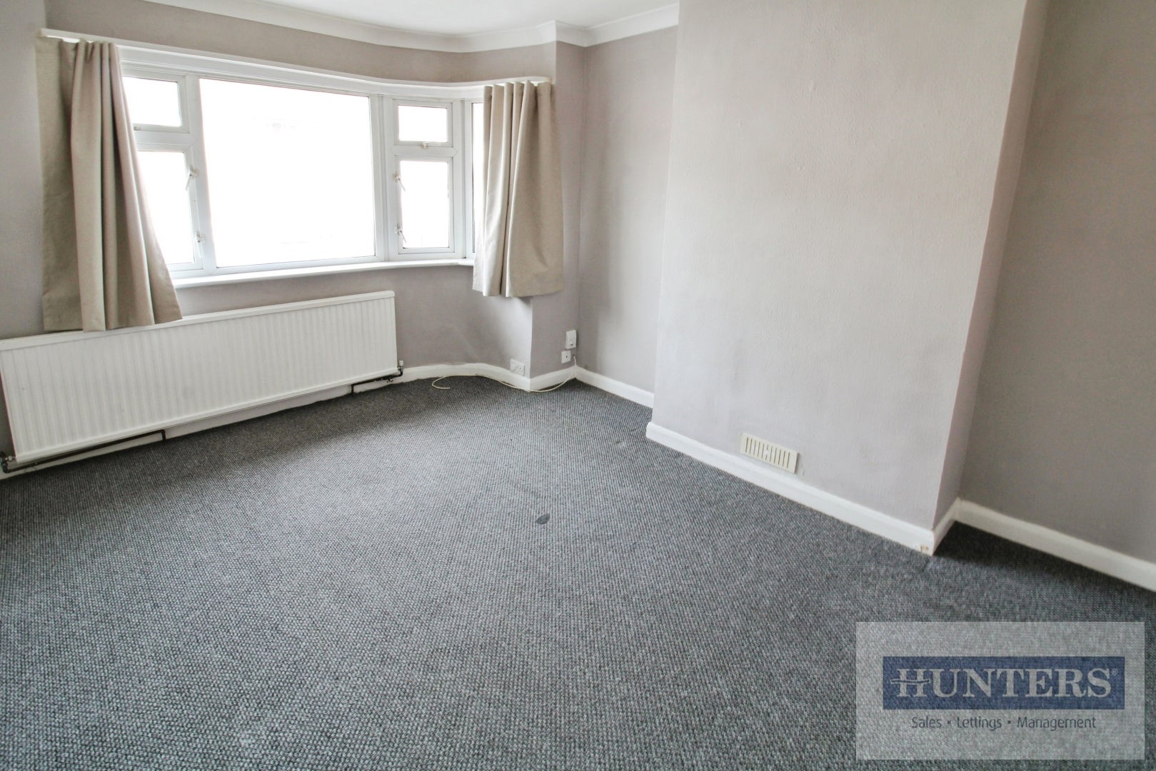 Flat Eversley Avenue in Greater London