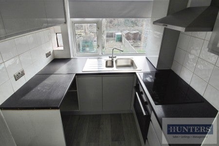 Flat Eversley Avenue in Greater London