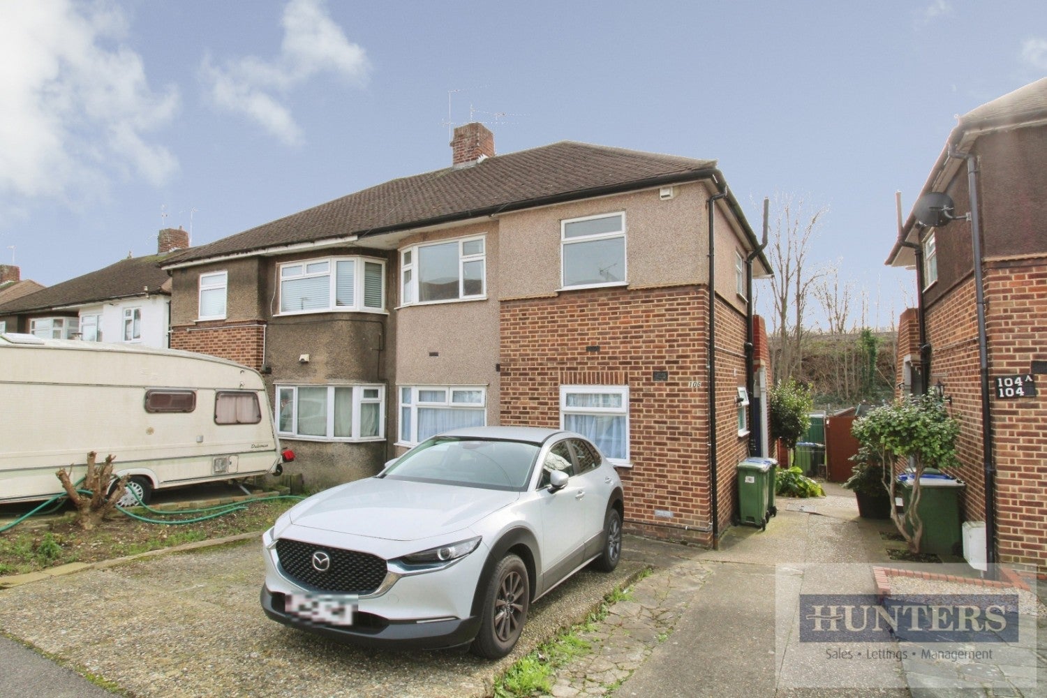Flat Eversley Avenue in Greater London