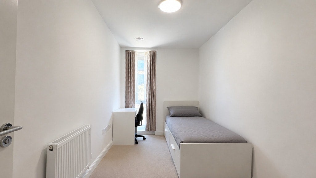 Flat Mahindra Way in Greater London