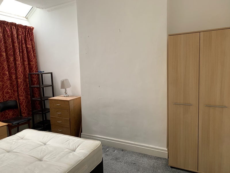 Room Marshall Road in Manchester