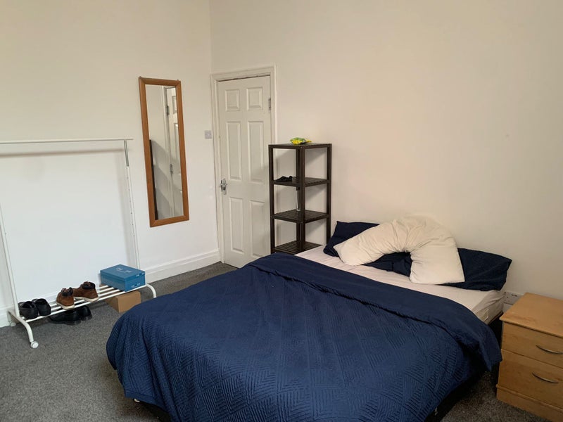 Room Marshall Road in Manchester