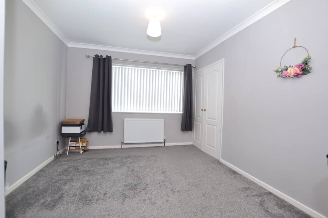 Flat Willows Close in Killingworth