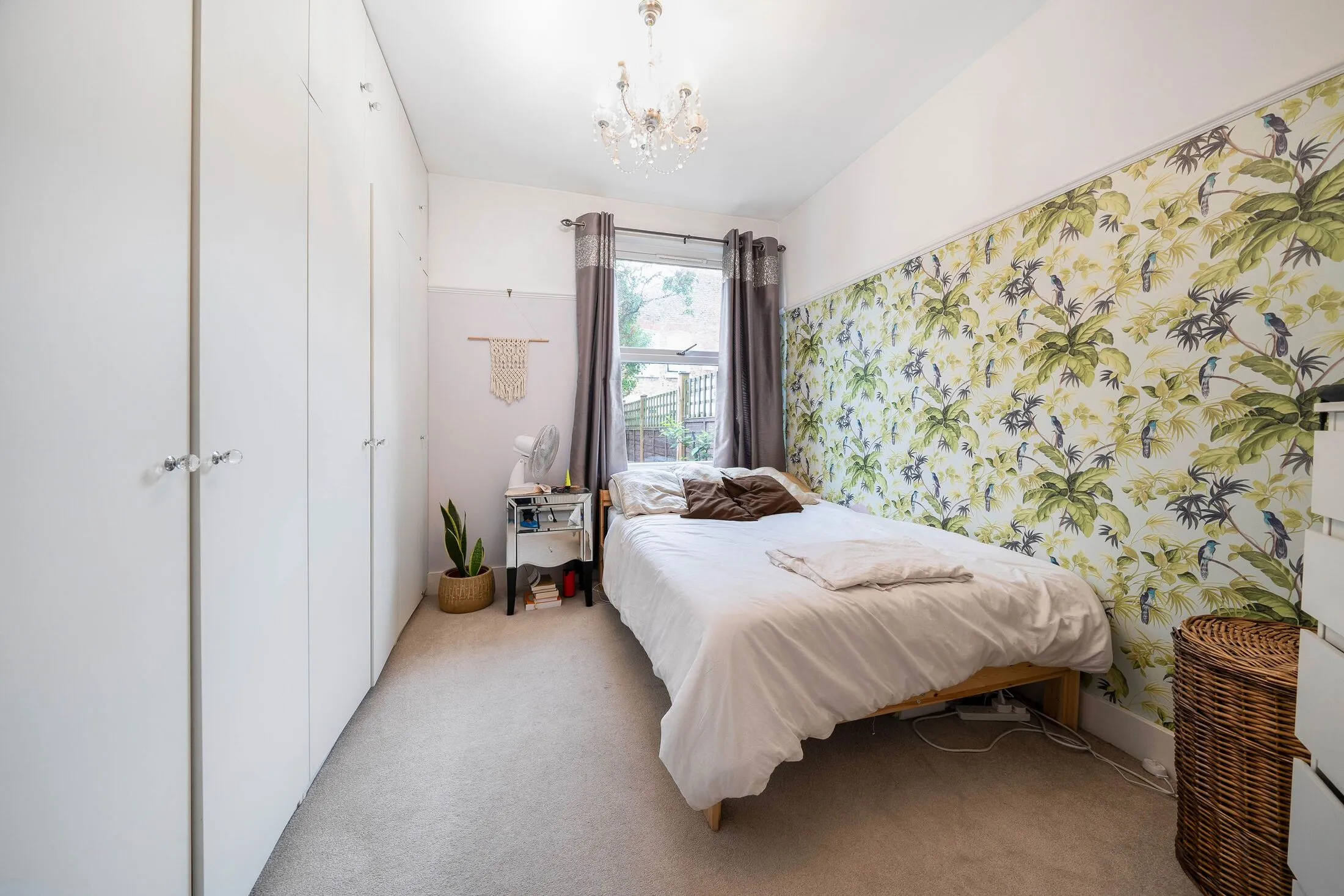 Flat Idlecombe Road in Greater London