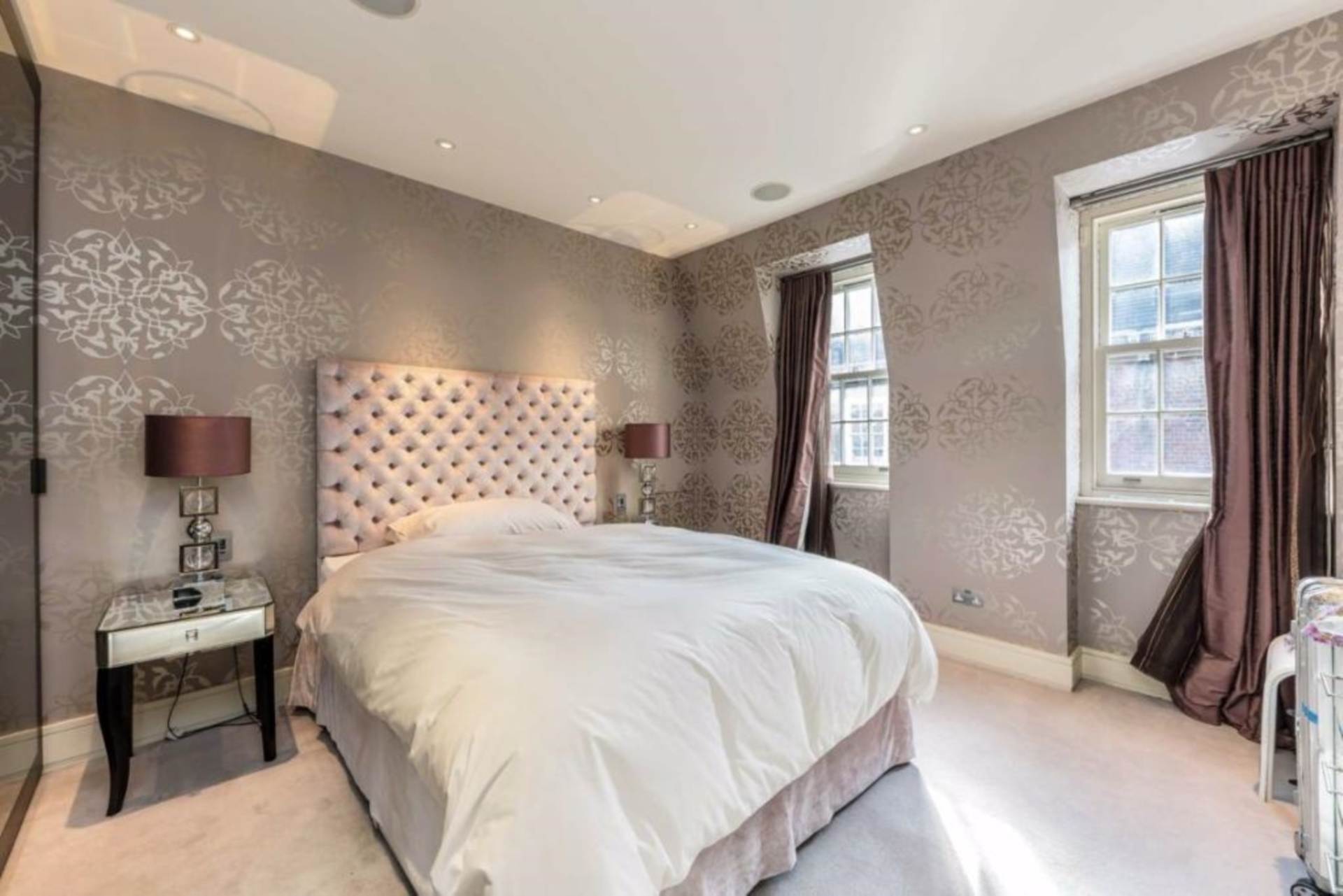 House Lees Place in City of Westminster