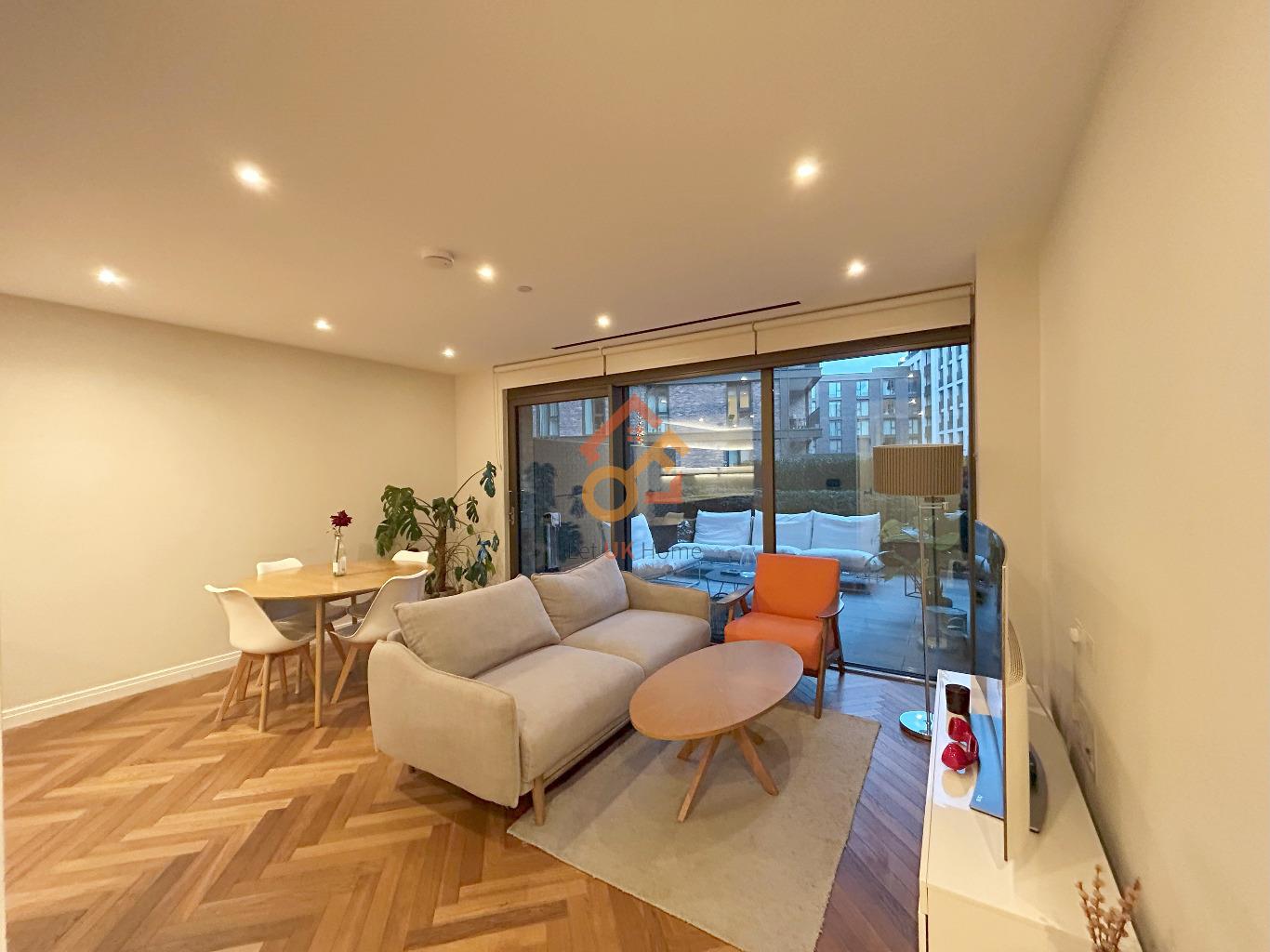 Flat Michael Road in Greater London