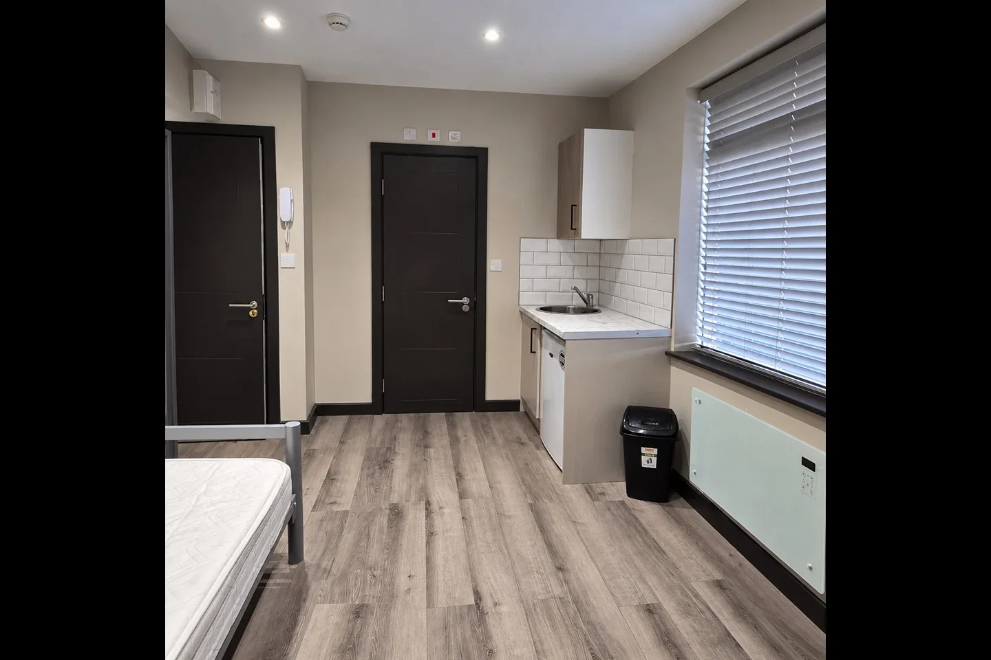 Flat Byron Road in Greater London