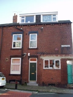 Flat Burley Lodge Road in Leeds