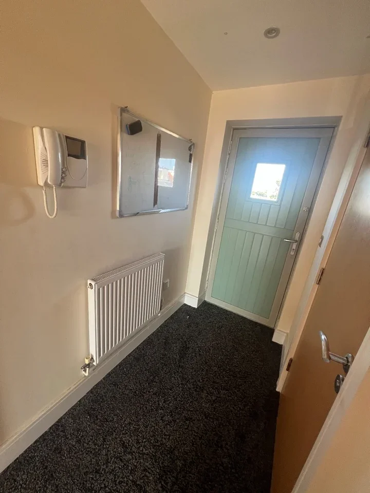 Flat Ashtree Crescent in Chelmsford