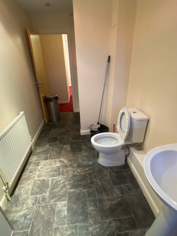 Room Elderberry Way in Greater London